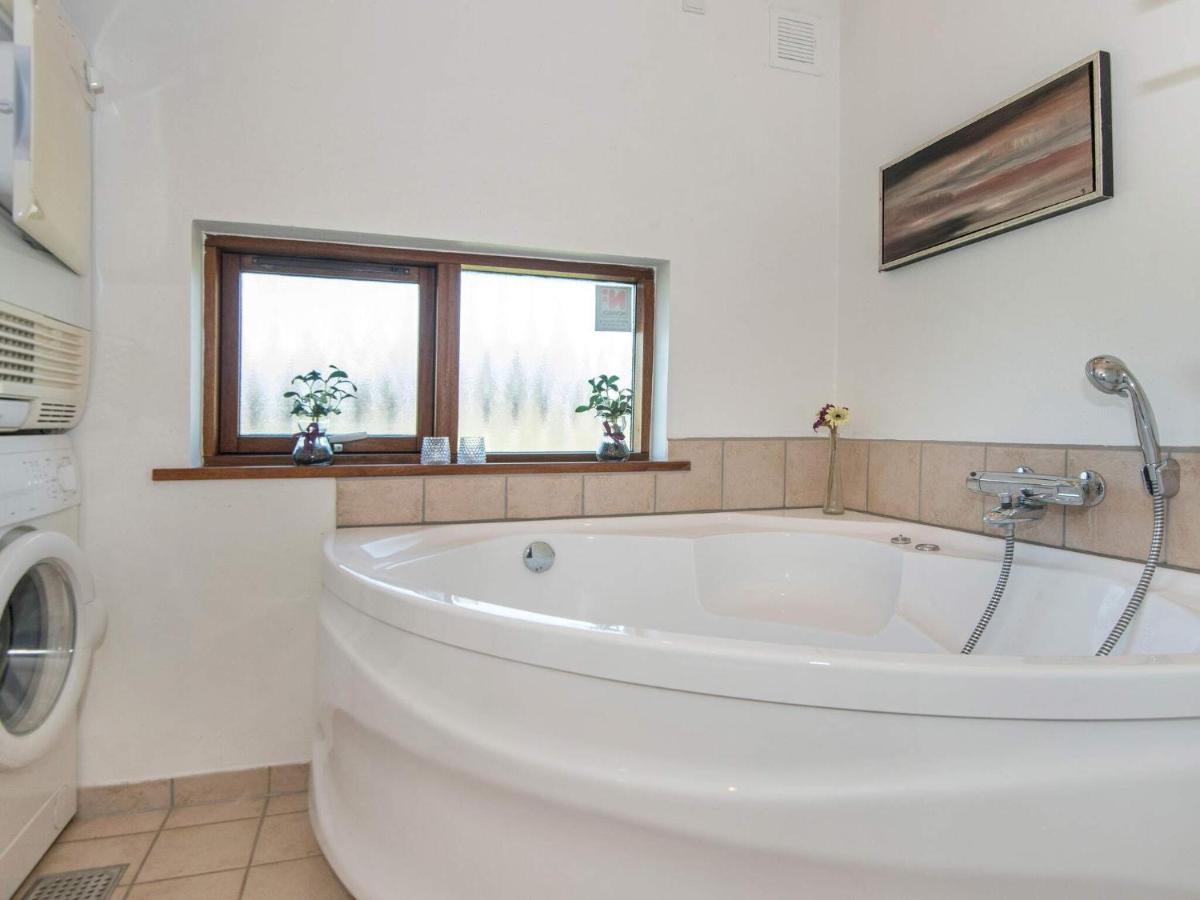 8 Person Holiday Home In Ulfborg Екстер'єр фото